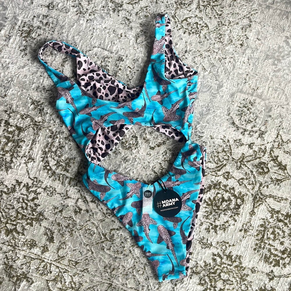 Moana Rippling Reef, size L NWT